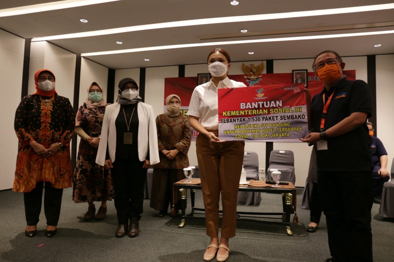 Ministry of Social Affairs Provides 1,536 Basic Food Packages to 32 Hotels in Jakarta