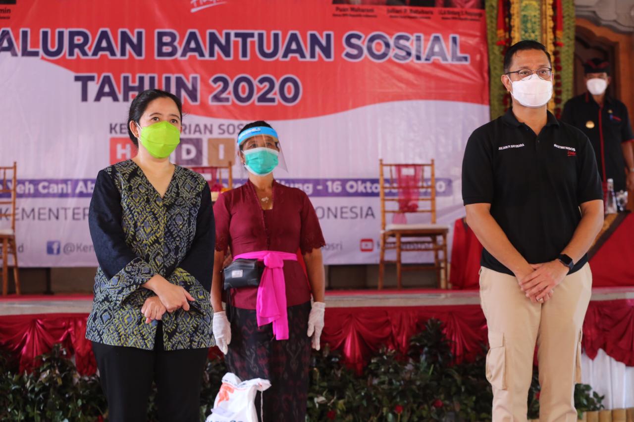 Social Minister Distributes BST and BSB in Badung