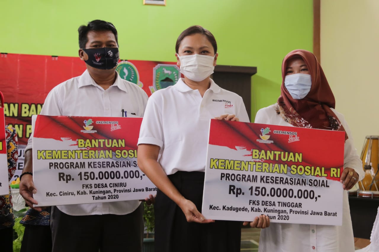 Cegah Konflik Sosial, Kemensos Serahkan Bantuan Keserasian Sosial dan Kearifan Lokal