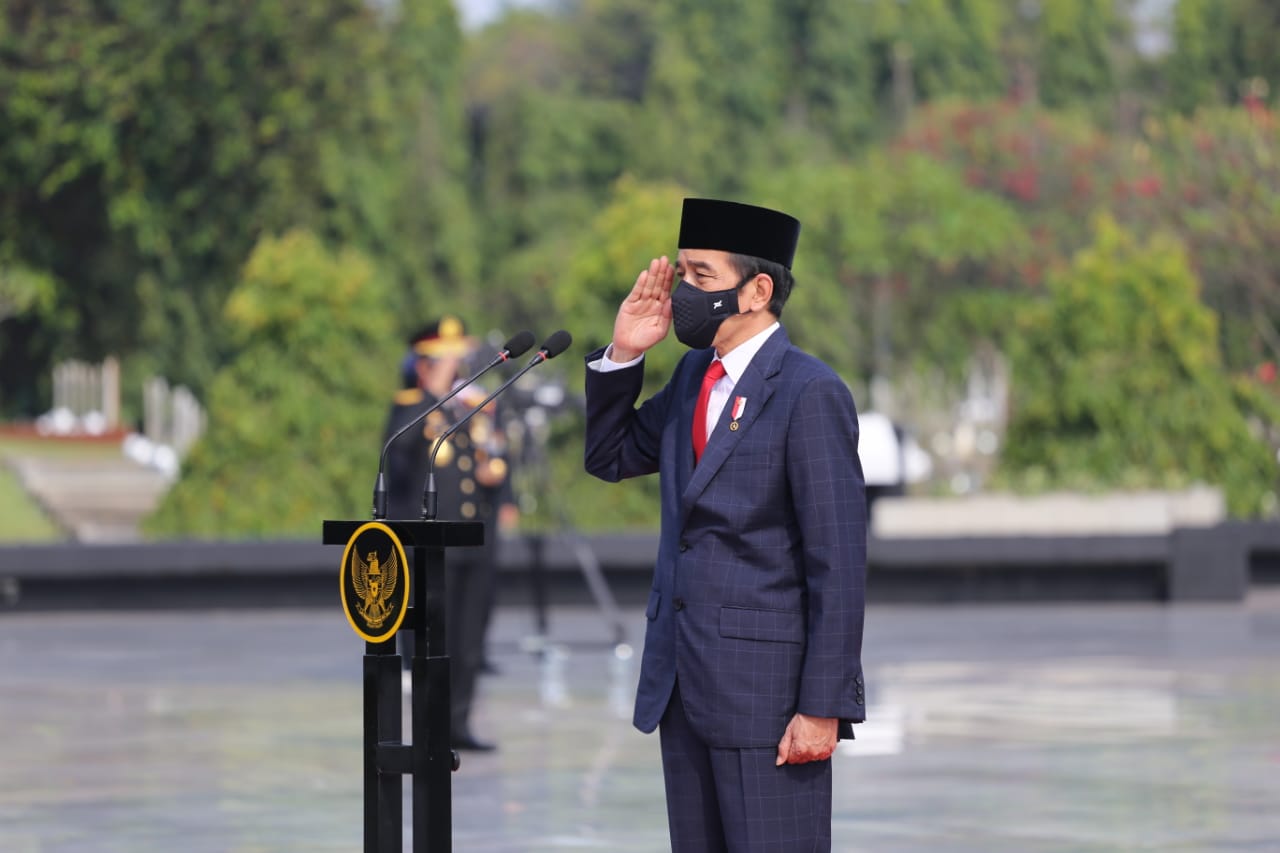 The Highlight of the Heroes' Day Commemoration, President Joko Widodo Leads the Heroes Honor and Pilgrimage Ceremony at TMPNU Kalibata