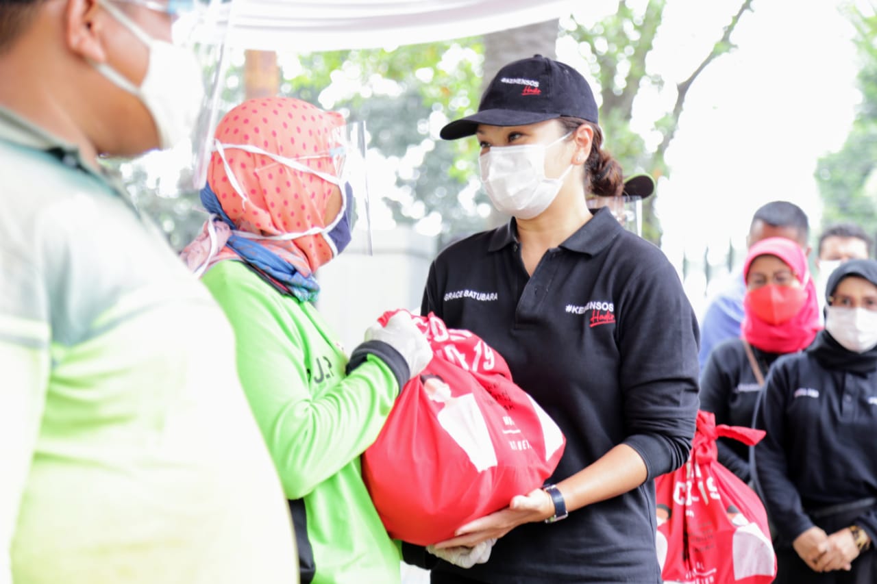 MoSA Distributes Staple Food for Funeral Officers in DKI Jakarta