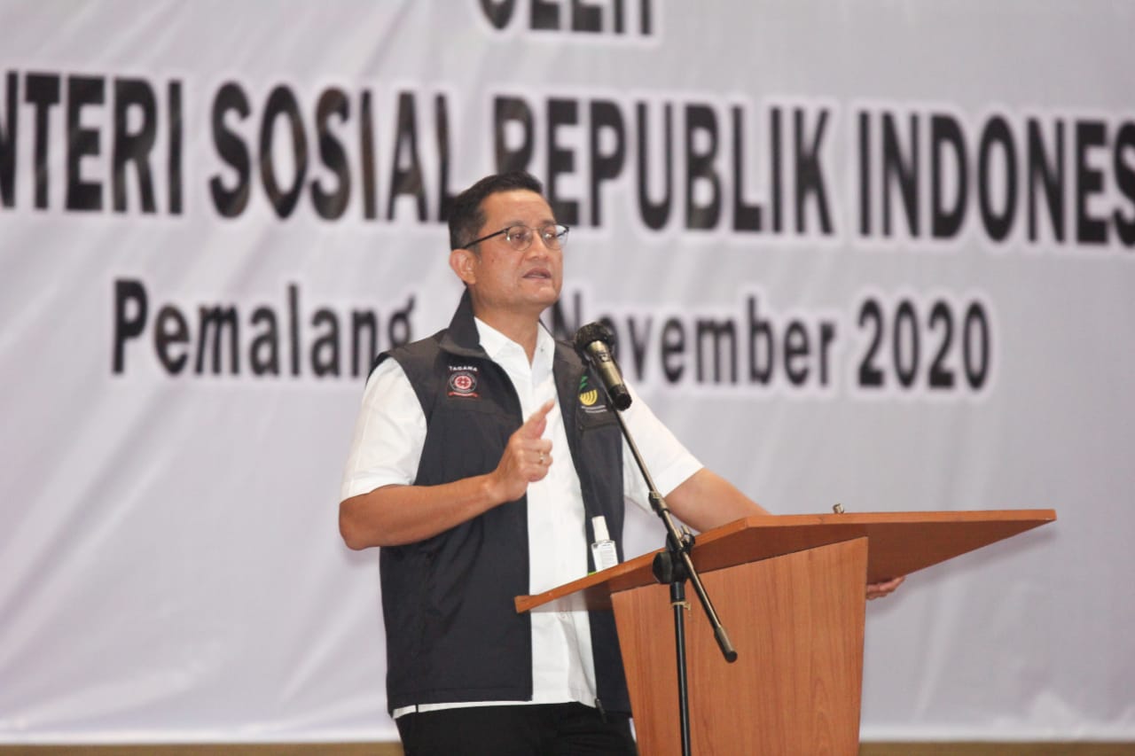 Visiting Pemalang, Minister of Social Affairs Ensures No KKS Held by PKH Companions