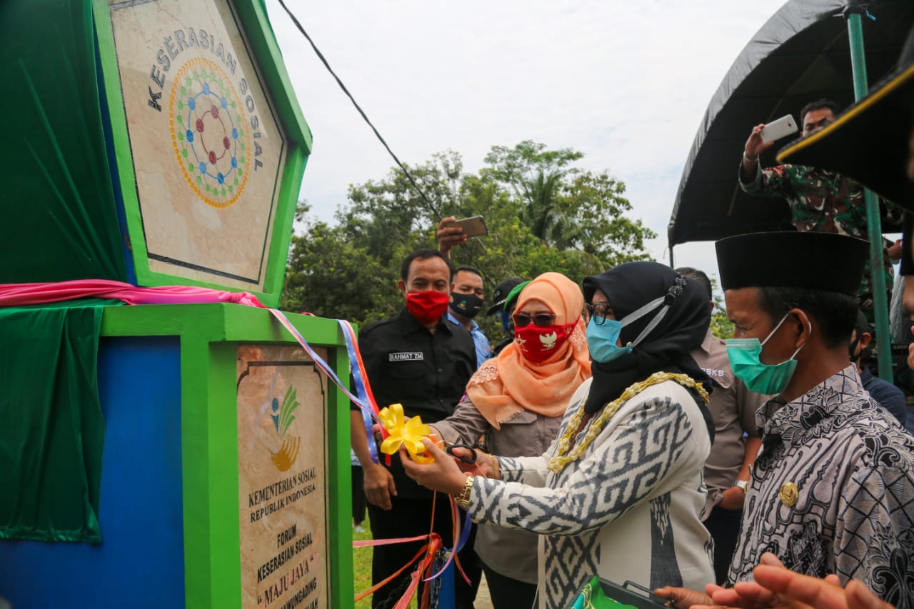 Cegah Konflik Dua Desa, Kemensos Bangun Saluran Air