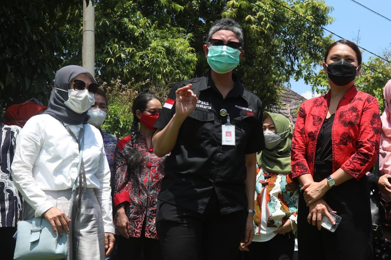 Penasihat DWP Kemensos Kunjungi B2P3KS Yogyakarta