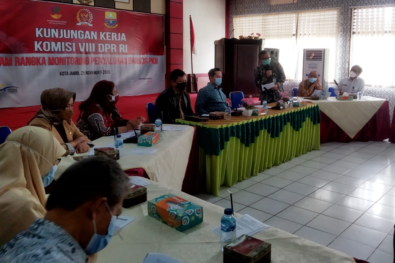 Commission VIII of DPR RI Oversees the Distribution of PKH Social Assistance in Jambi