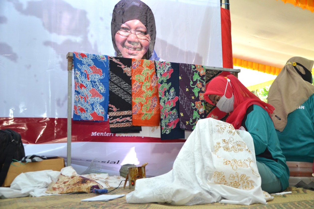 Mensos Risma Singgah dan Sapa Penyandang Disabilitas Intelektual di Ponorogo