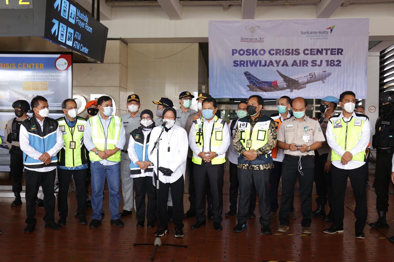 Indonesian Minister of Social Affairs Visits the Soekarno Hatta Terminal 2 Crisis Center Post