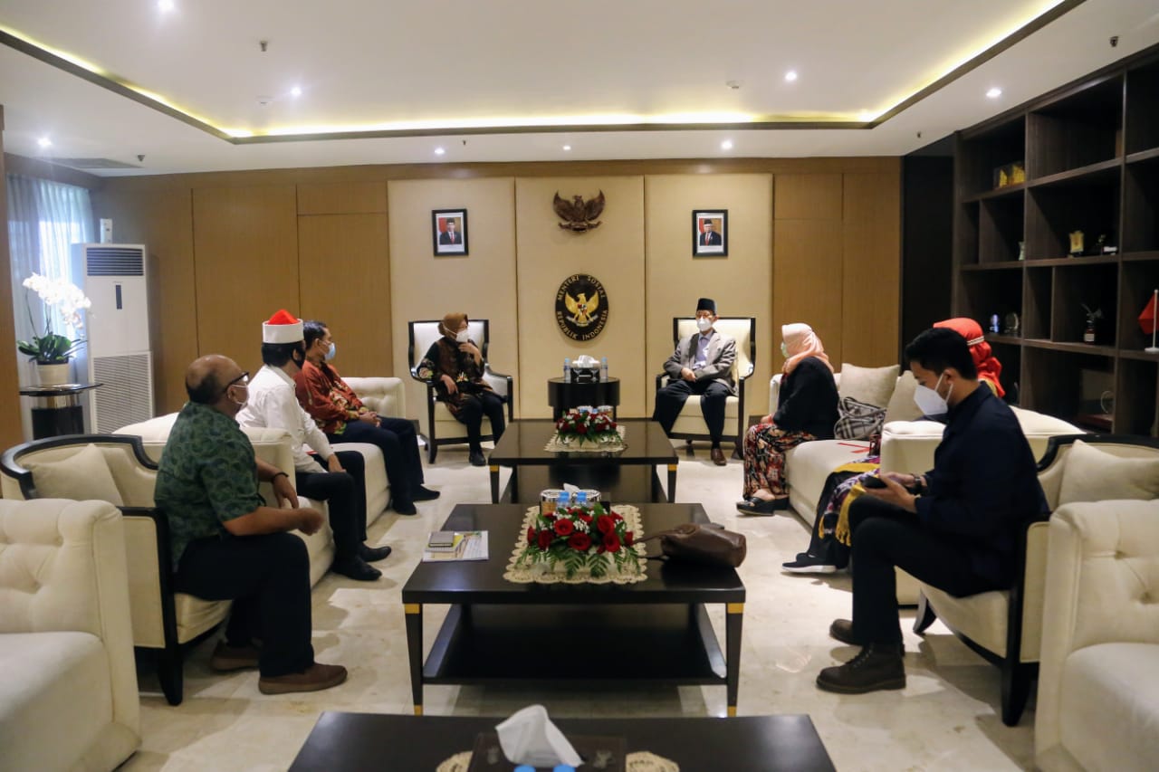 Audiensi Mensos Risma dan Prof. Hamka Haq