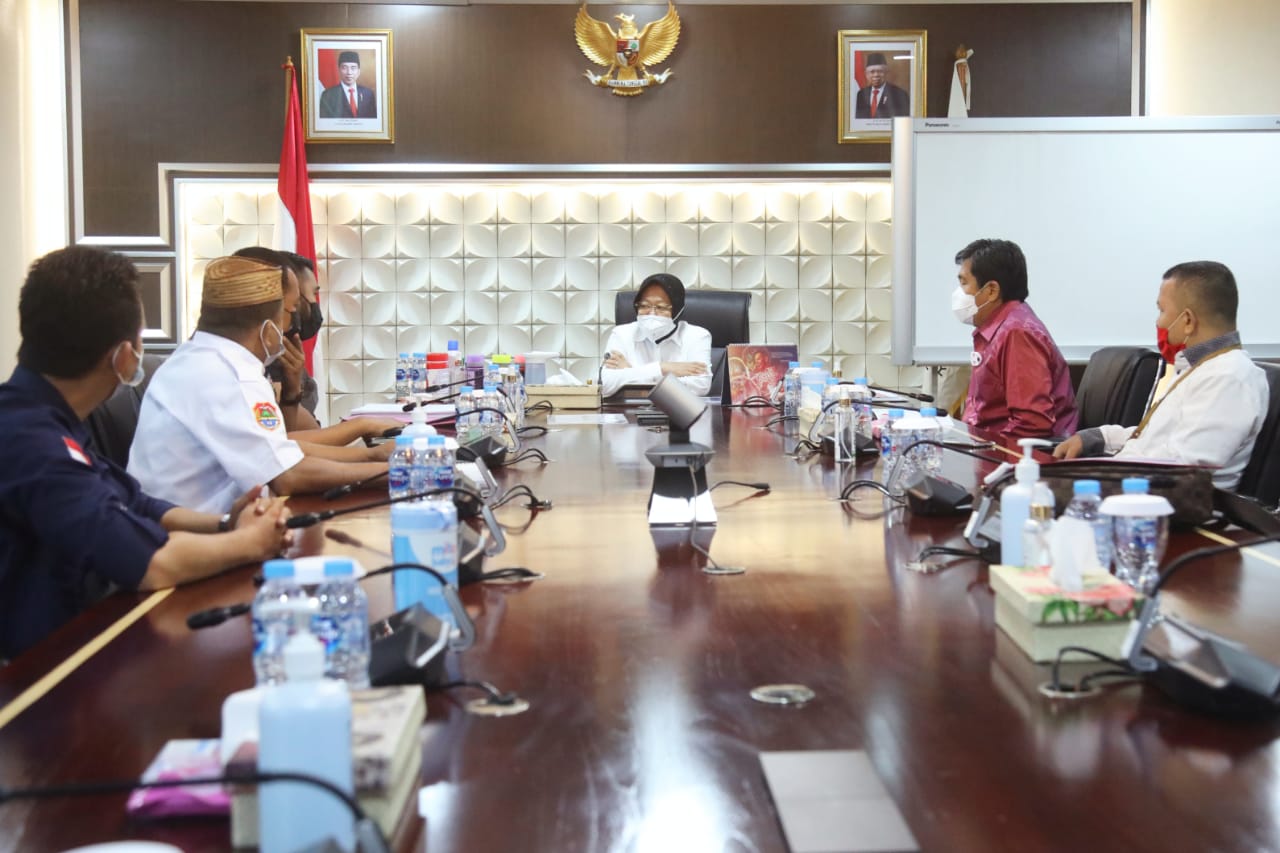 Audience of the Minister of Social Affairs and the Regent of Banggai