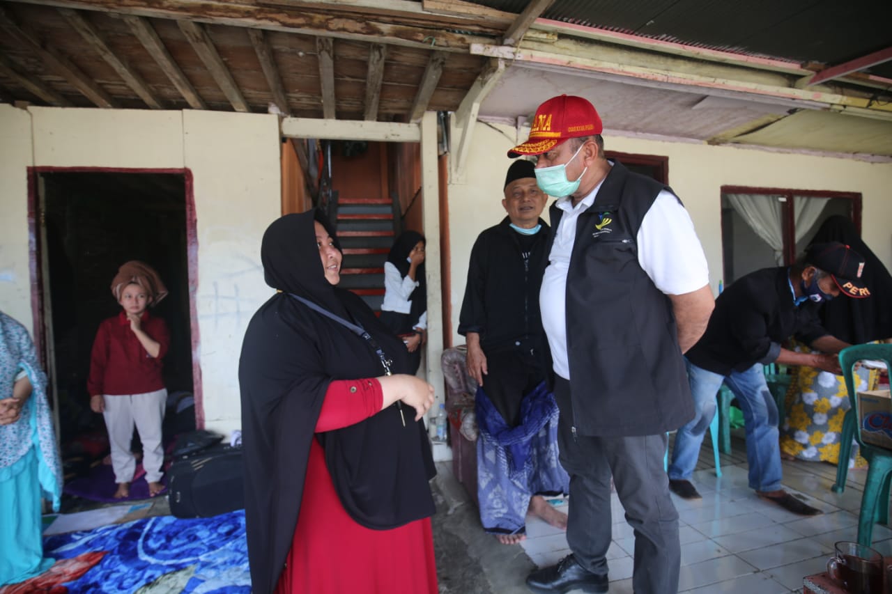 'Daeng Bolong', The Generous One in the Middle of West Sulawesi Evacuees