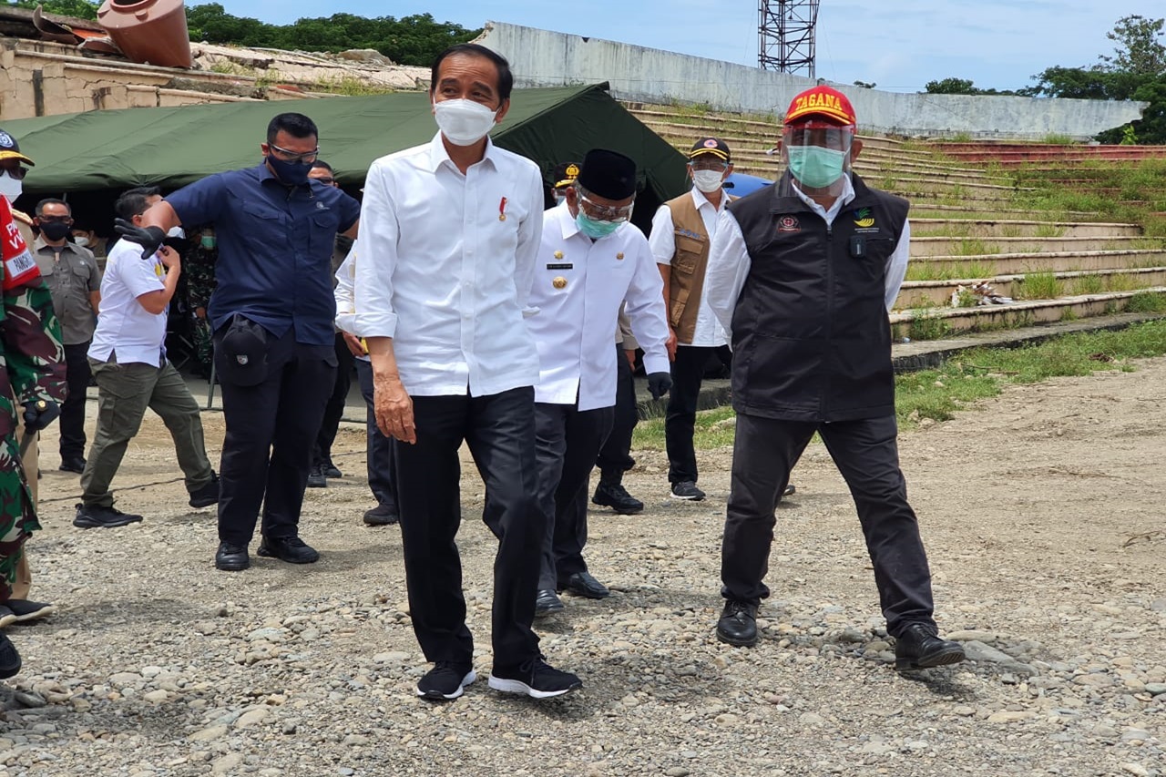 Presiden Jokowi Temui Pengungsi Gempa Sulbar