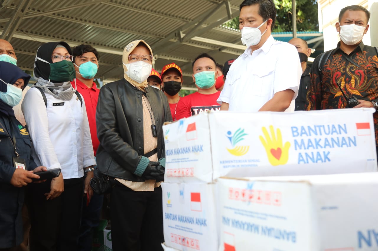 Social Minister Risma Visits Manado Flood and Landslide Victims