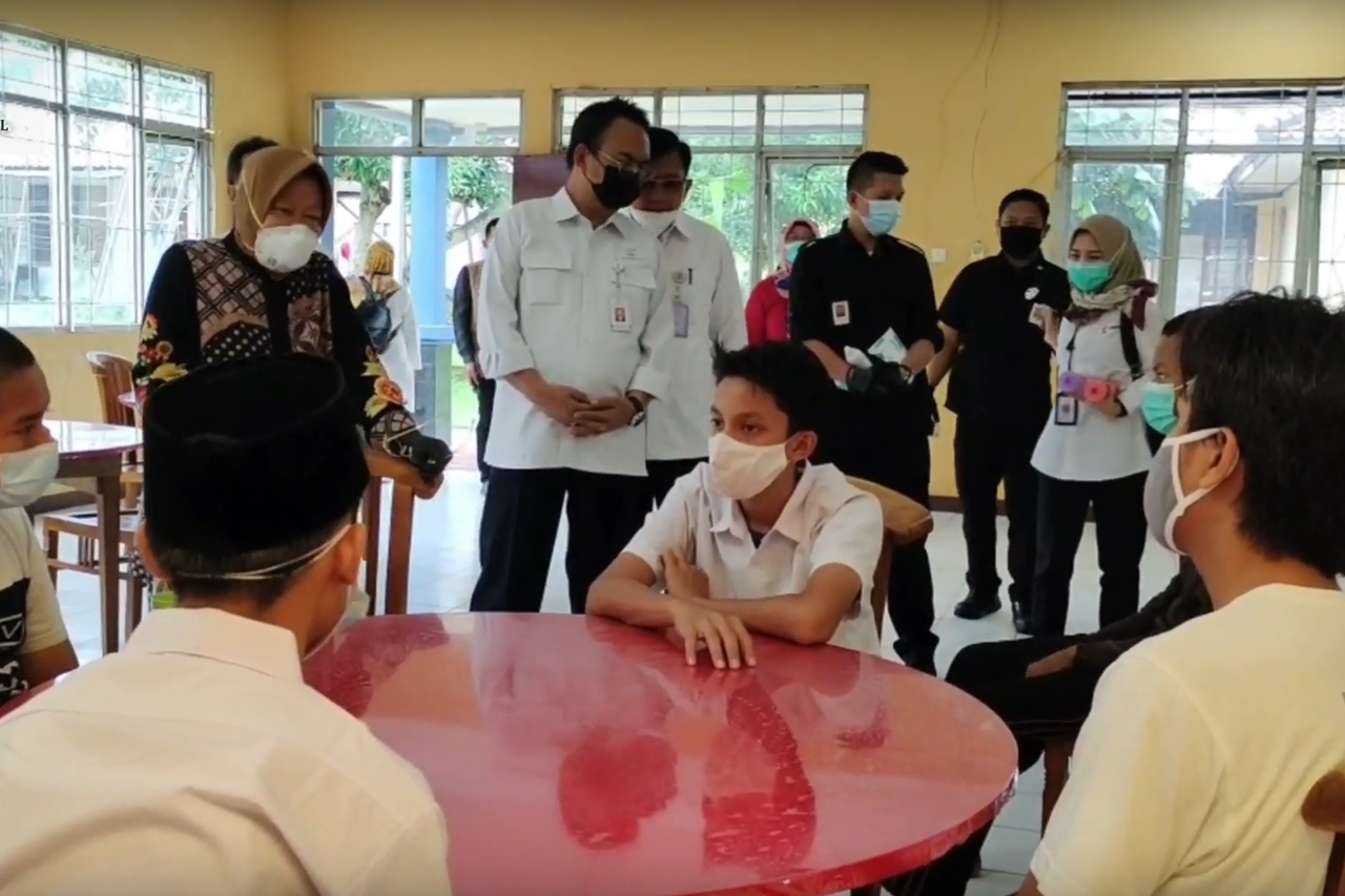 Minister of Social Affairs Greet Children Victims of Radicalism at "Handayani" Center Jakarta