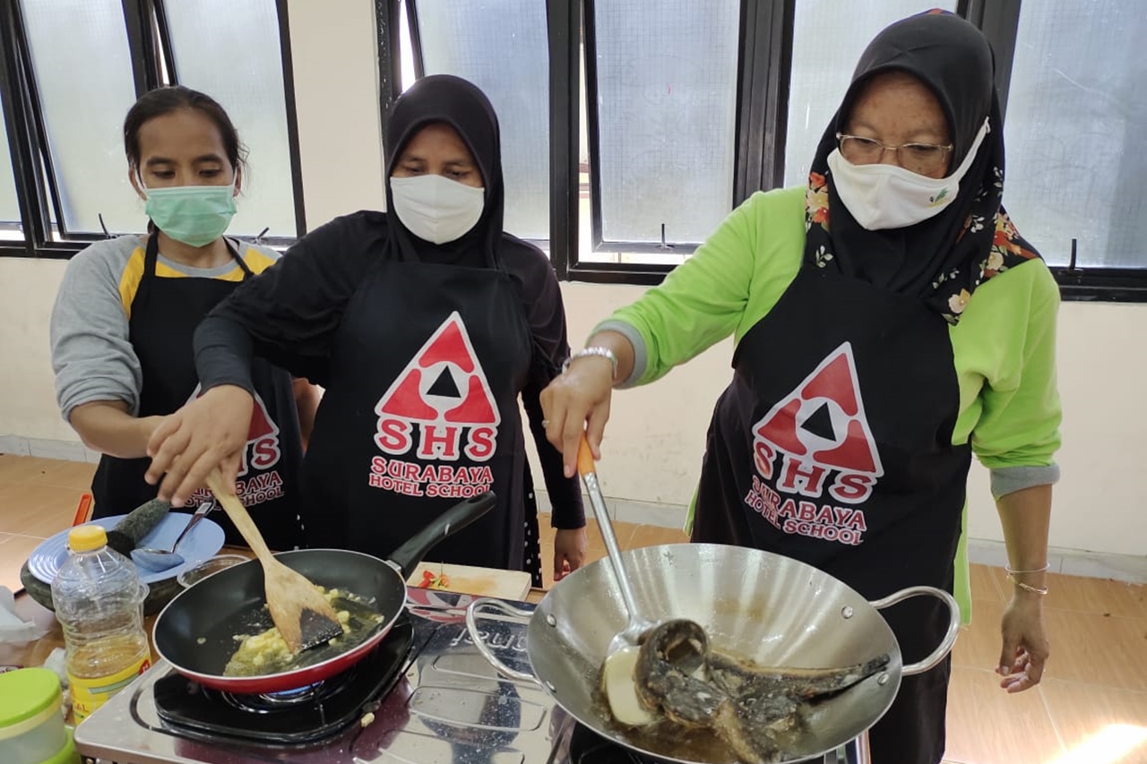 PPKS di Balai Karya Bekasi Ikuti Pelatihan Keterampilan Memasak