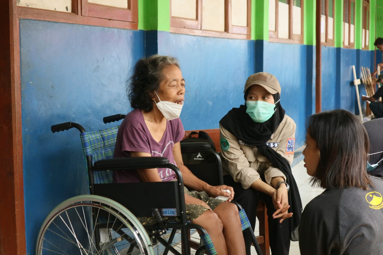 SBSM Poltekesos Bantu Kelompok Rentan Korban Longsor Cimanggung