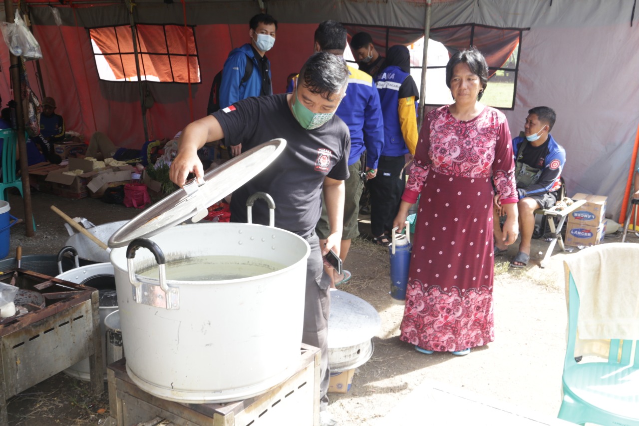 Kementerian Sosial Masih Rutin Siapkan 4000 Nasi Bungkus untuk Penyintas Banjir Subang