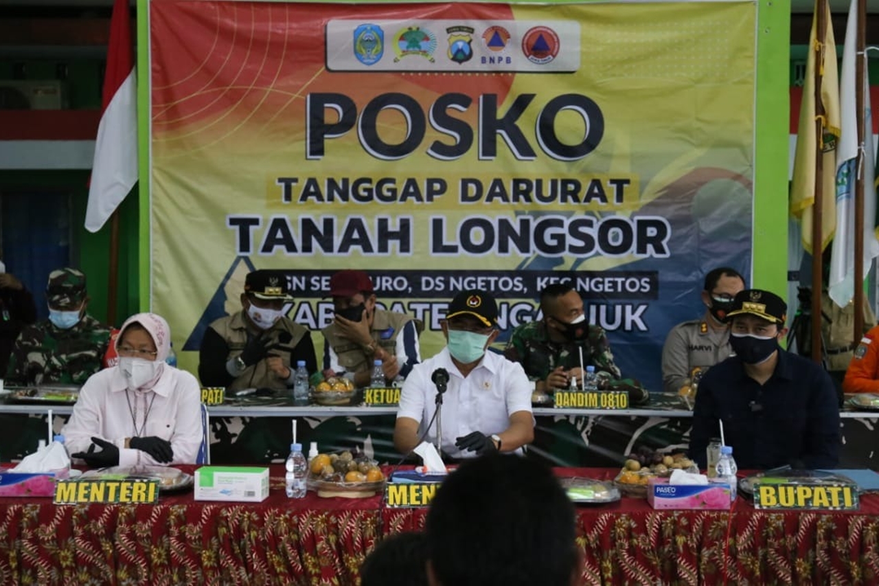 Kemensos Salurkan Bantuan untuk Penyintas Bencana Tanah Longsor di Nganjuk