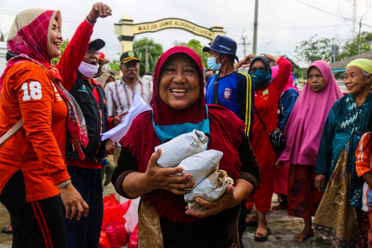 Kemensos Penuhi Kebutuhan Dasar Pengungsi Banjir Subang