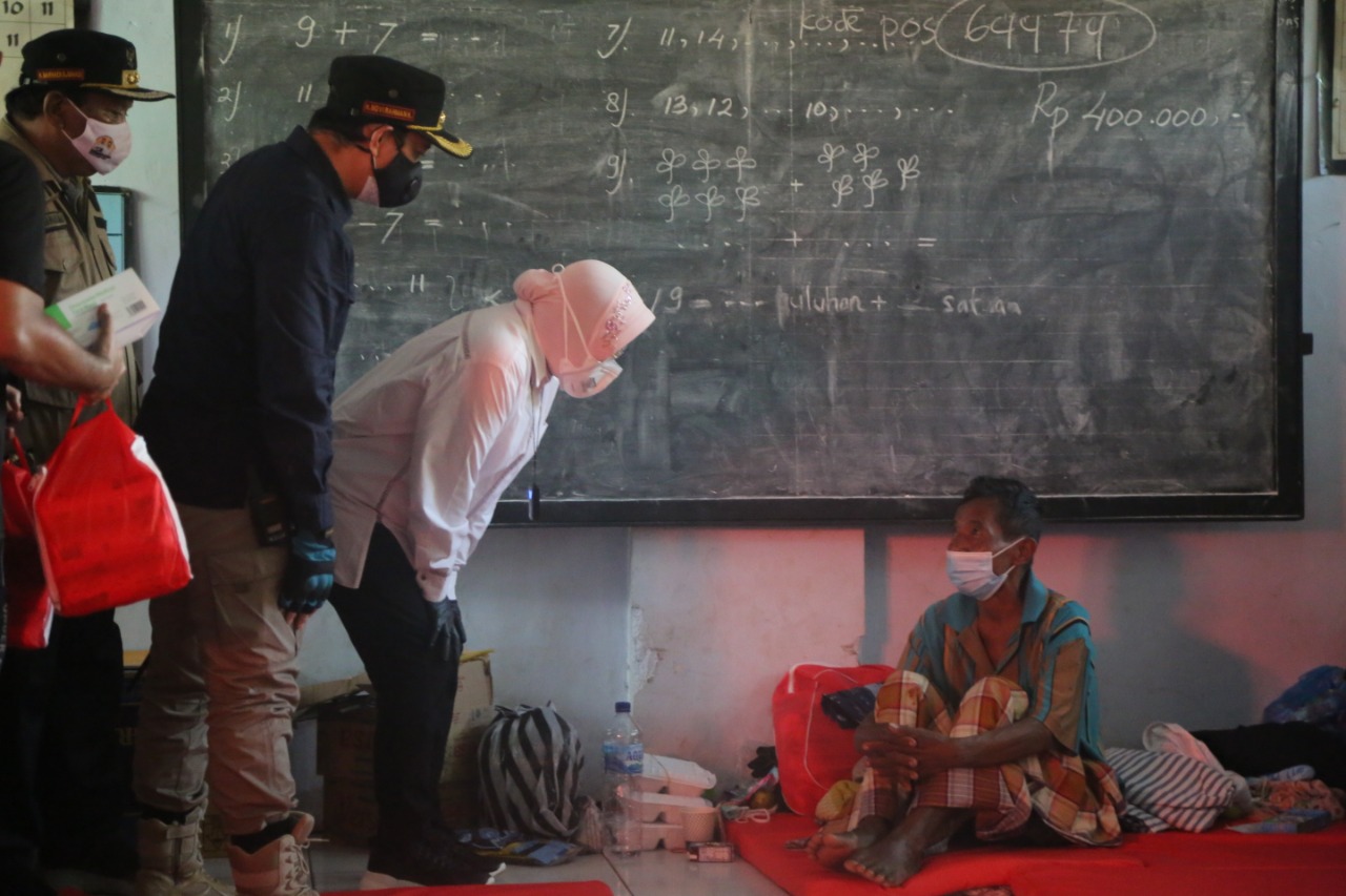 Minister of Social Affairs Entertains Children of Nganjuk Landslide Victims at the Ministry of Social Affairs LDP Post