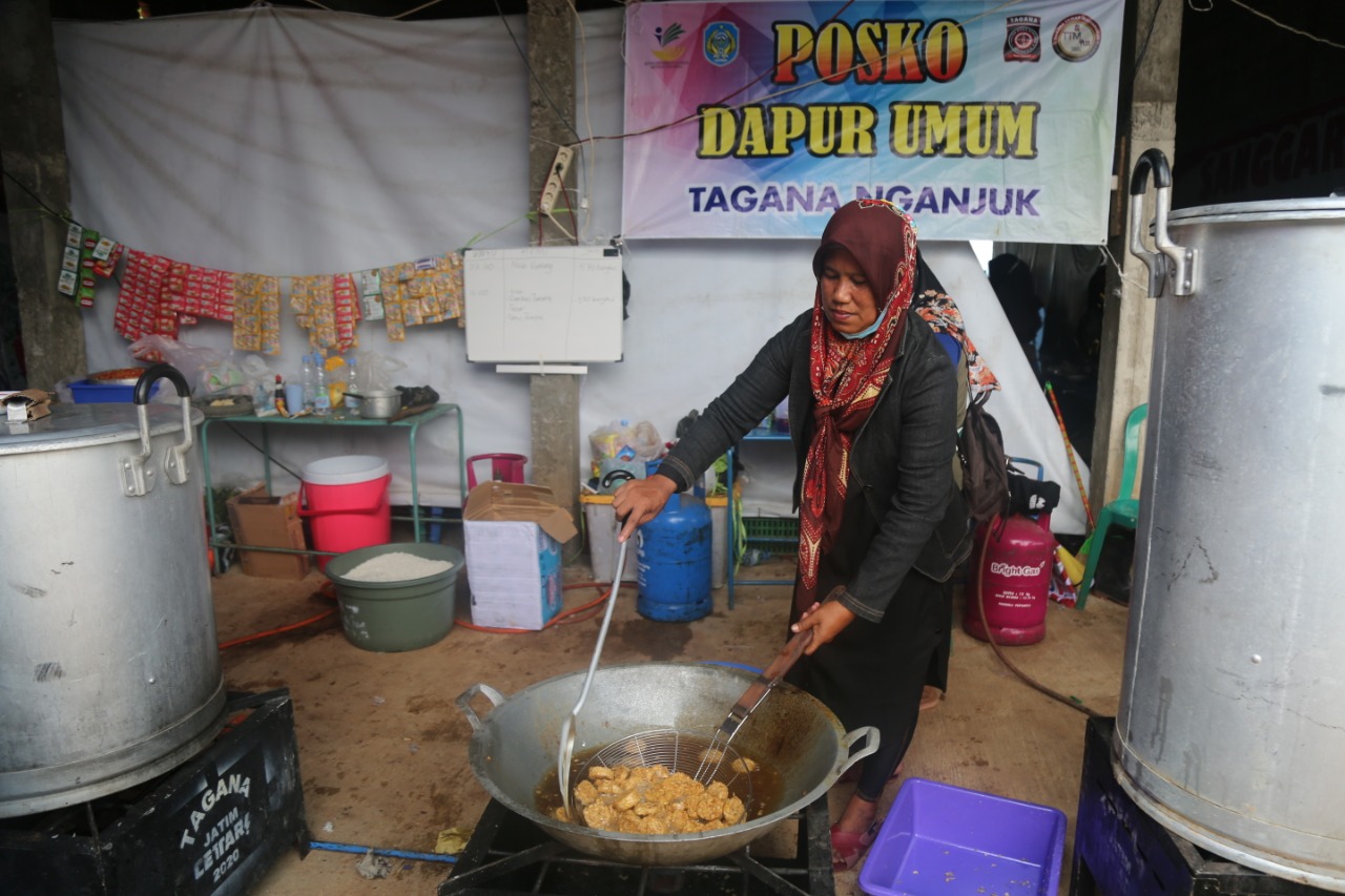 Aktivitas Tanggap Darurat Posko Penanganan Bencana Kemensos di Nganjuk