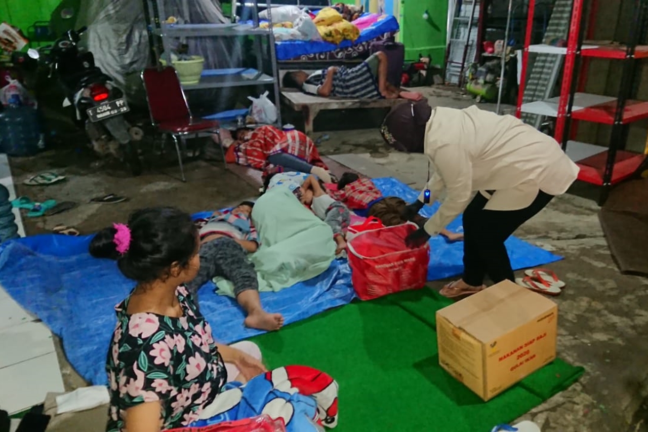 Ministry of Social Affairs Distributes Logistics for Flood Victims in Pebayuran Bekasi Regency