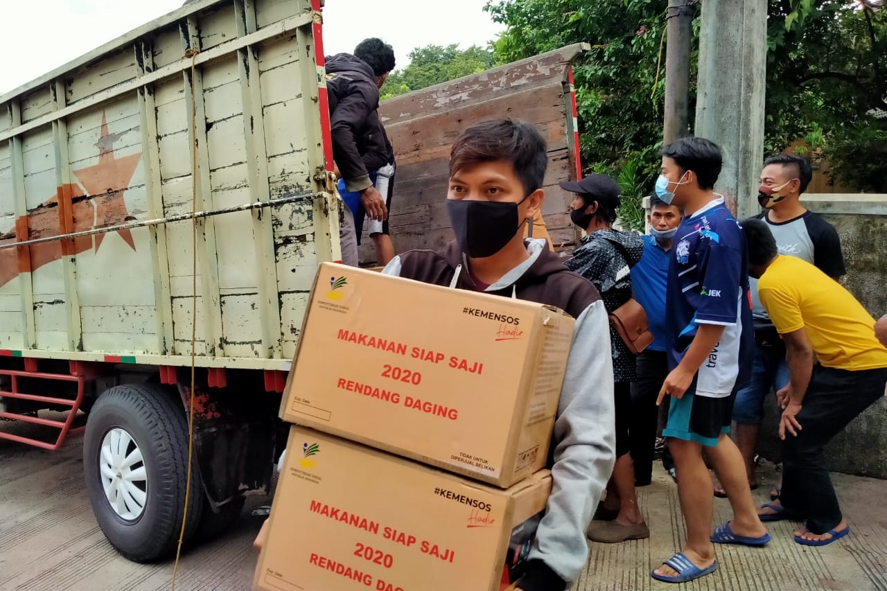 Respon Cepat Kemensos Ingin Pastikan Para Korban Banjir Dapatkan Bantuan Logistik