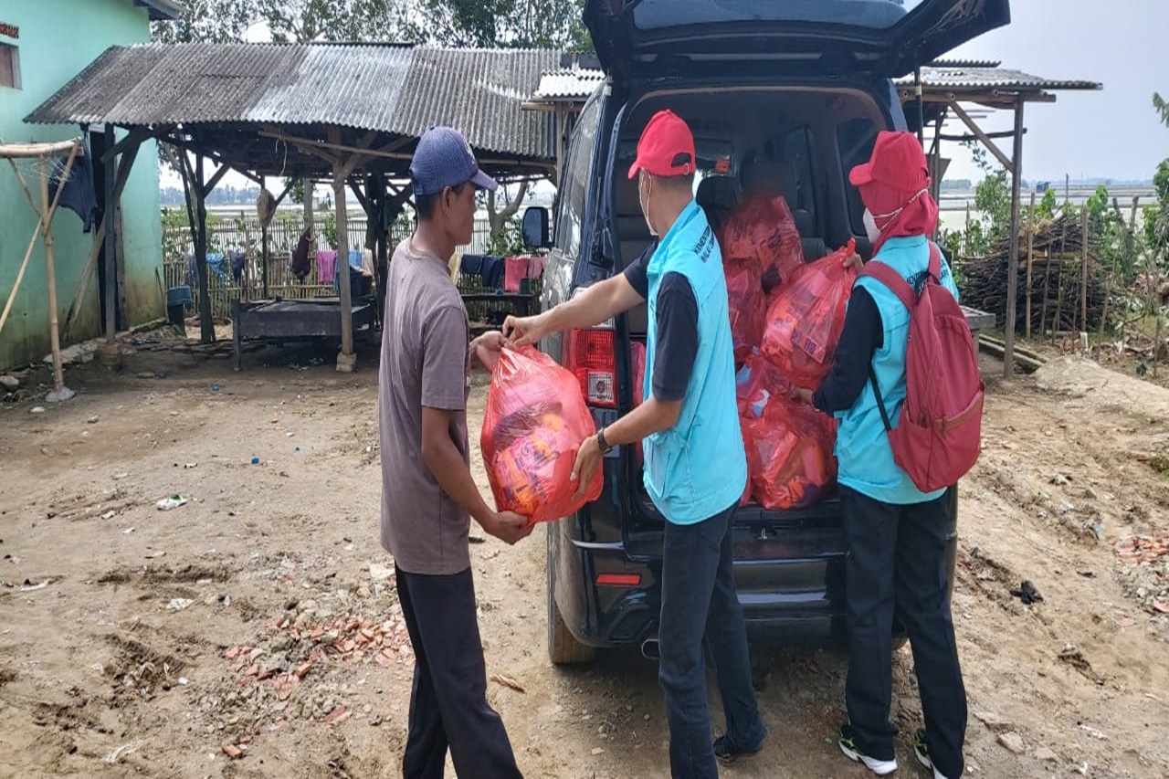 Kemensos Hadir Lagi, Bantu Korban Banjir di Karawang