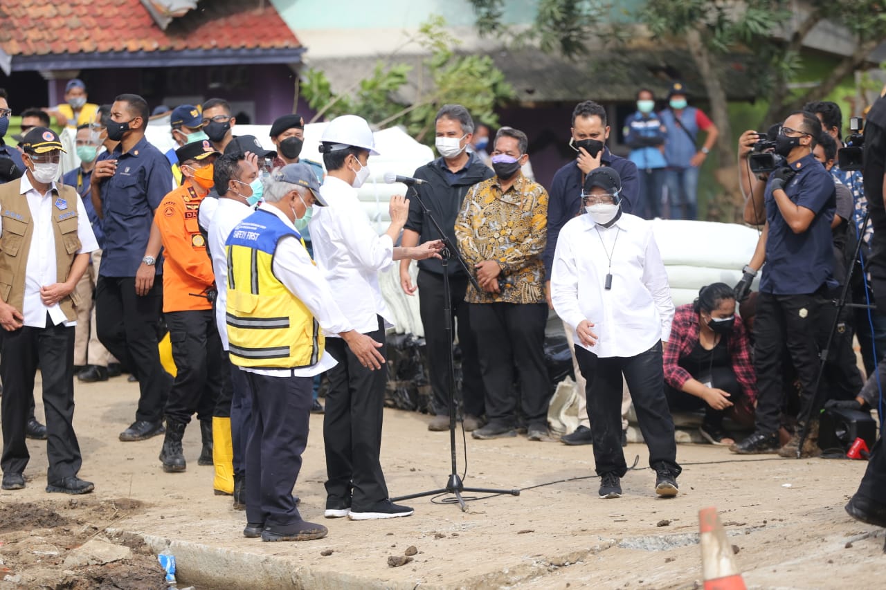 Ministry of Social Affairs Has Distributed Rp1.8 Billion Aid for Flood Victims in Bekasi Regency