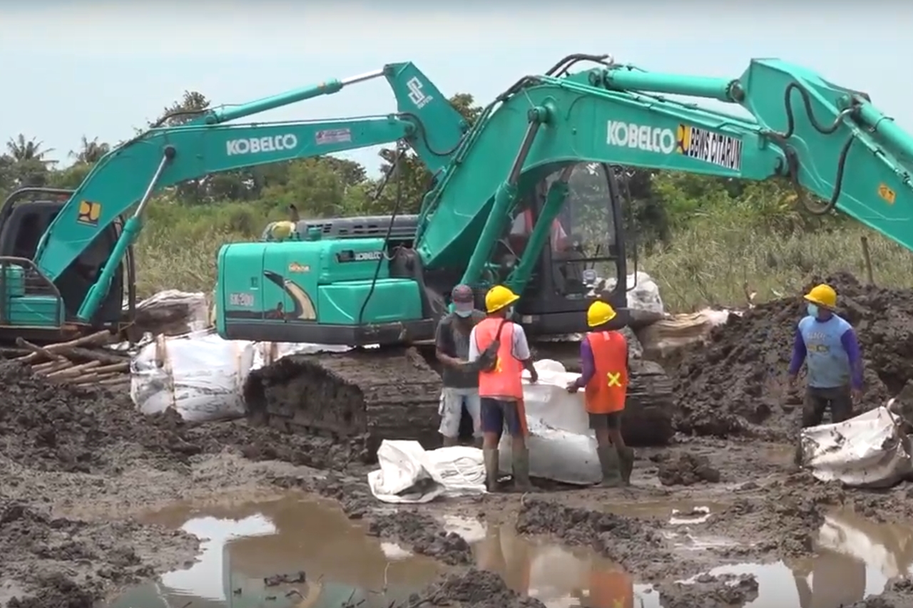 President Observes Broken Citarum Embankment