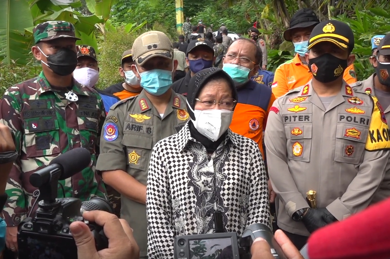 Minister of Social Affairs Sends a Team of Psychologists to the Flood Location in Kebumen