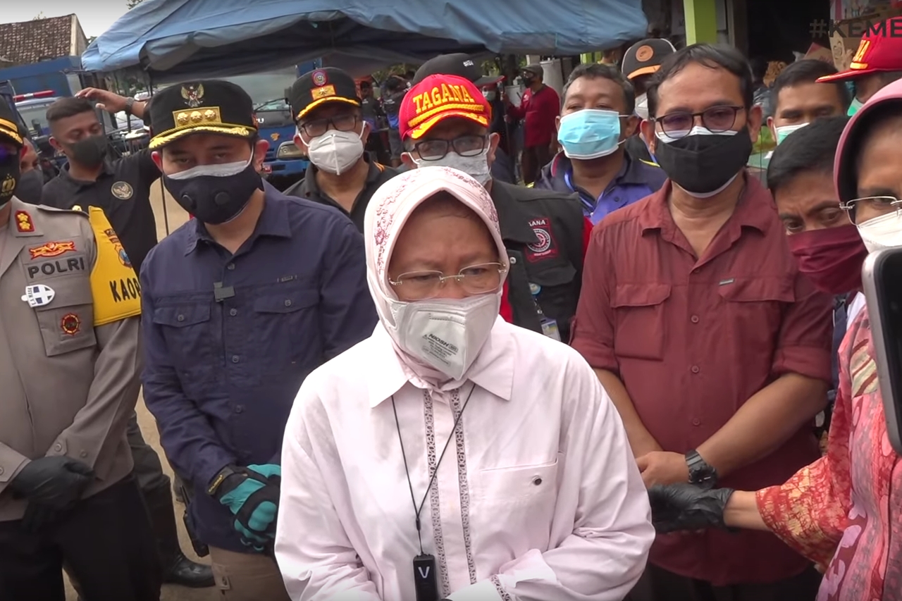 Longsor Nganjuk, Mensos Risma Antarkan Langsung Santunan Korban