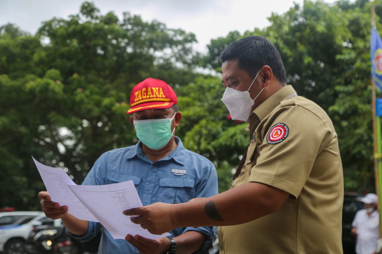 Checking Logistics Availability for Bekasi Flood Victims