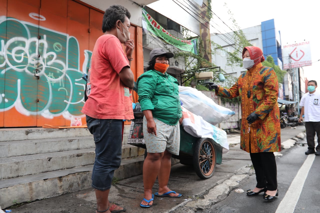 Social Minister Risma Meets PPKS in ITC Roxy Mas Area