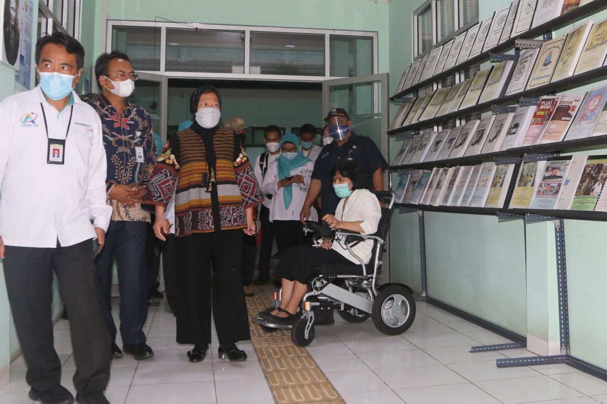 Visiting 3 UPTs in Bandung, the Minister of Social Affairs Checks Service Readiness and Emphasizes the Importance of Economically Independent Beneficiaries