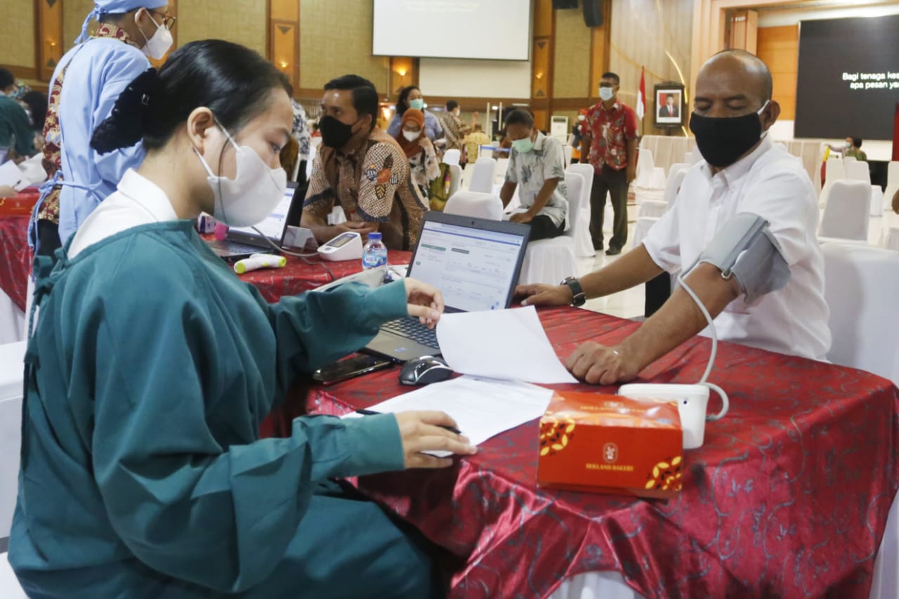 Kemensos Laksanakan Vaksin COVID-19 Tahap ke-2