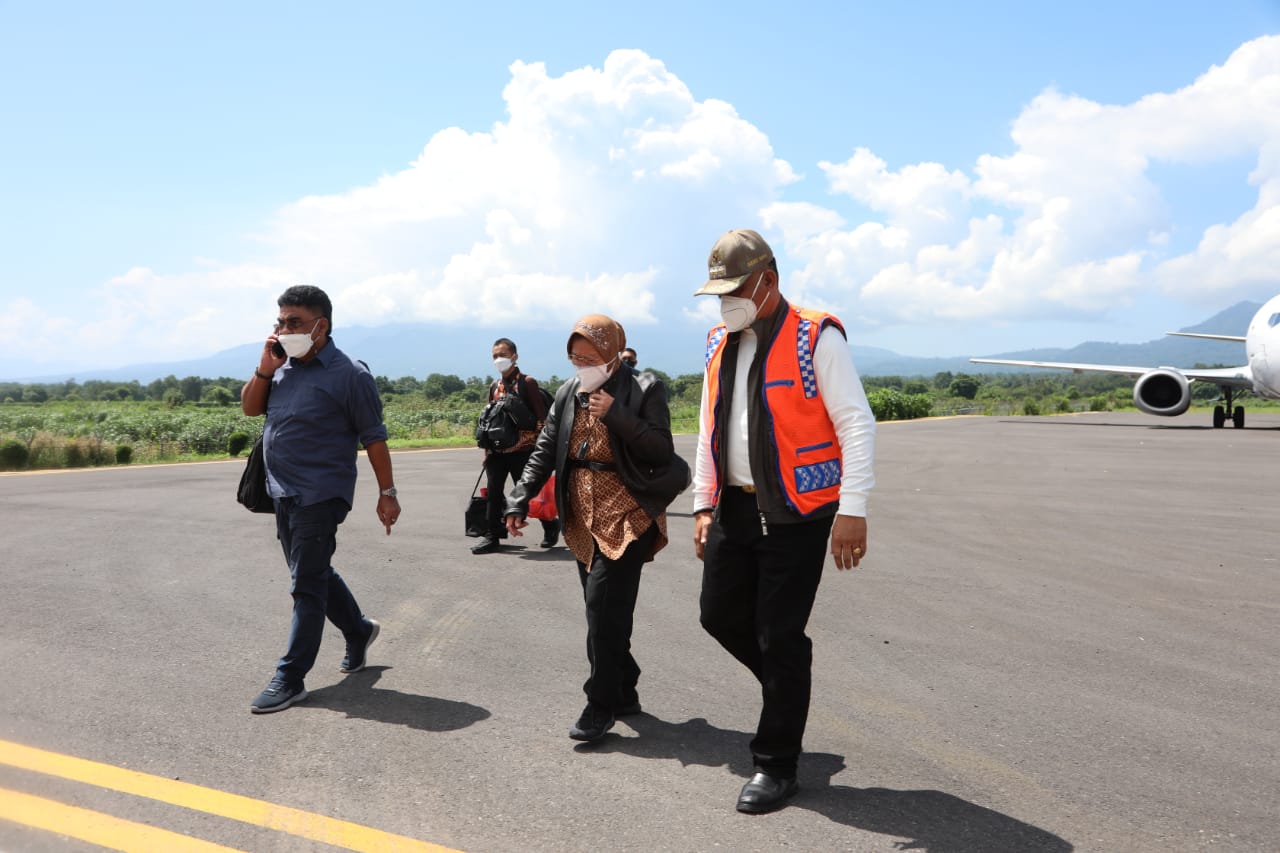 Mendarat Maumere Pagi Ini, Mensos Lanjutkan Perjalanan 3 Jam Menuju Larantuka