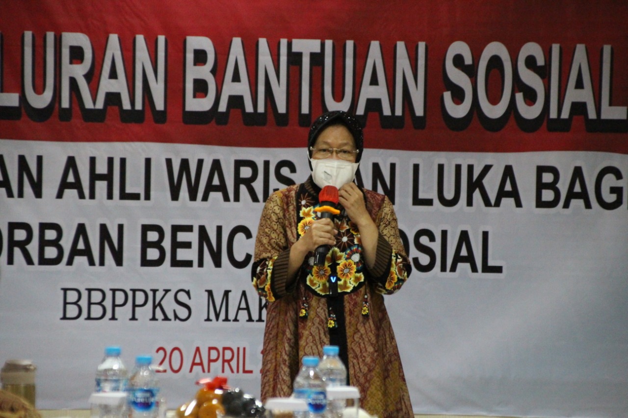 Handover of Compensation for Makassar Bomb Victims and the Heirs of Papua Shooting Victims