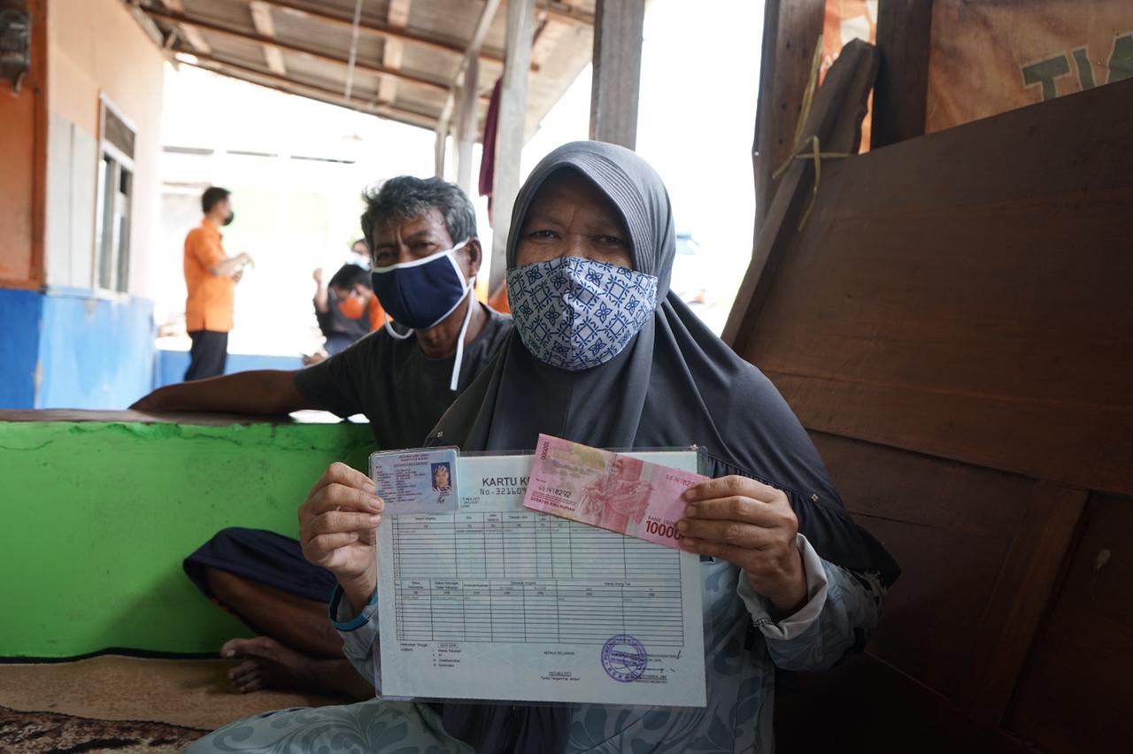 Kekompakan Aparat Sukseskan Penyaluran BST di Kabupaten Bekasi