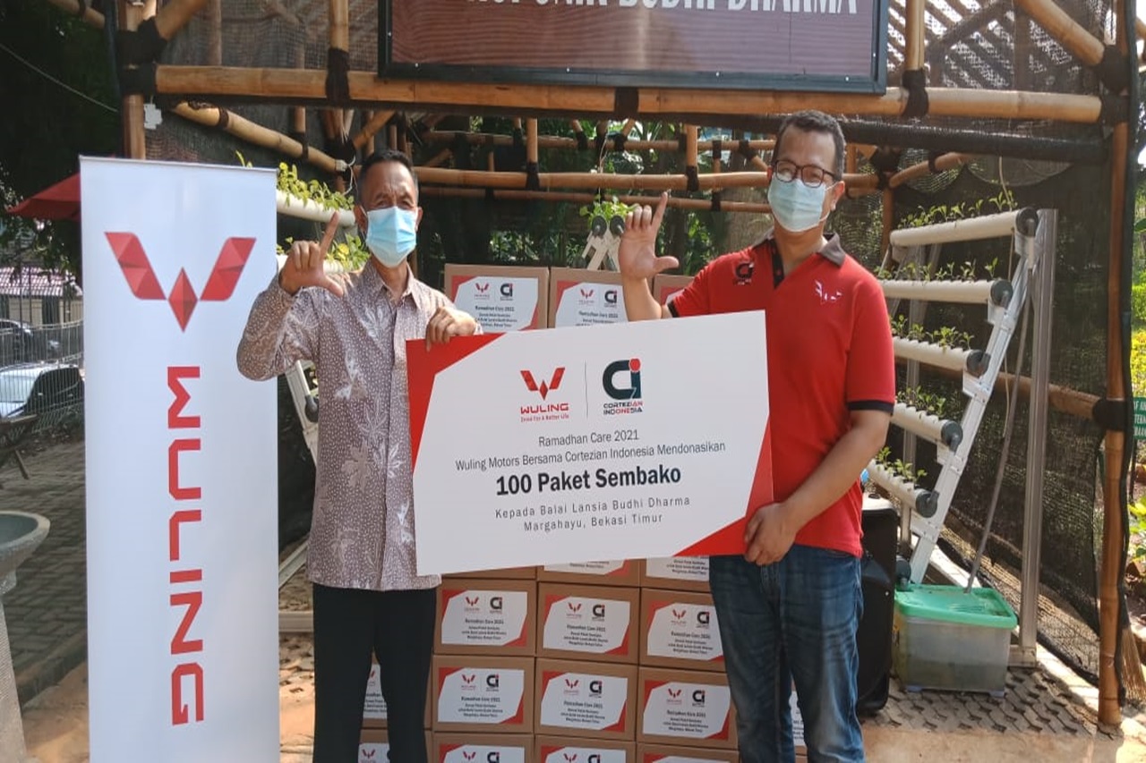 Peduli Sosial, Balai Lansia "Budhi Dharma" Terima Paket Sembako dari Wuling Motors Indonesia