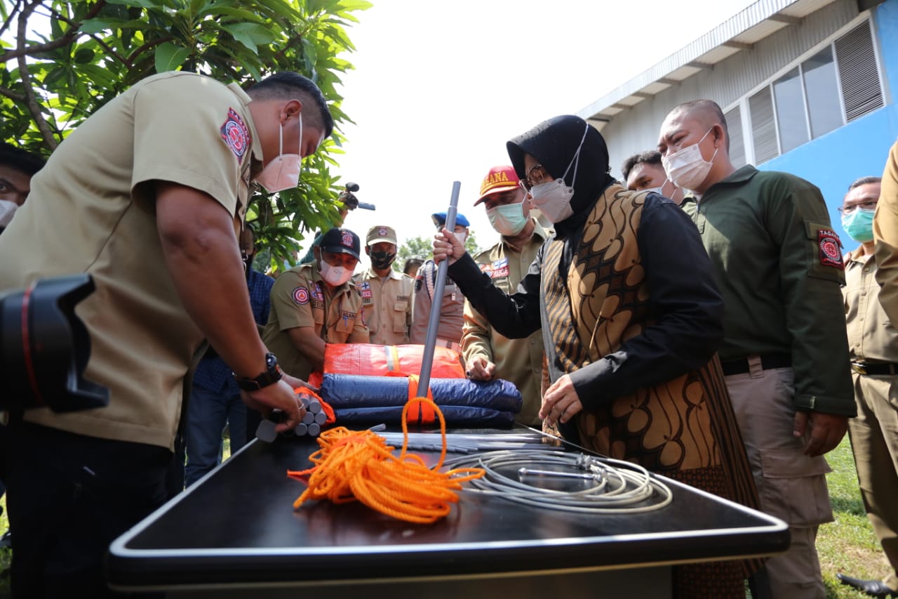 Mensos Tinjau Gudang Logistik Untuk Pastikan Kesiapan Permakanan dan Peralatan