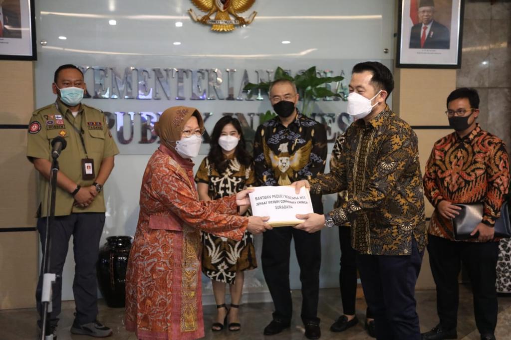 Kemensos Terima Donasi Untuk Bencana NTT Dari Victory Community Church