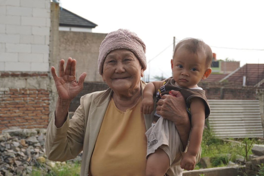 Usai Tinggal di Balai Lansia Bekasi: Nenek Kusmiati Lebih Bahagia Tinggal Bersama Keluarga