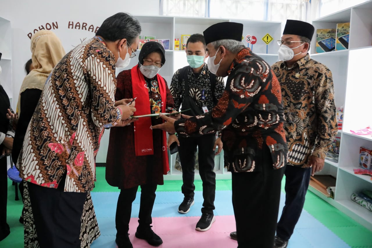 Percepat Kirim Bantuan NTT, Mensos Teken MoU dengan IOF, RAPI, dan Pertamina