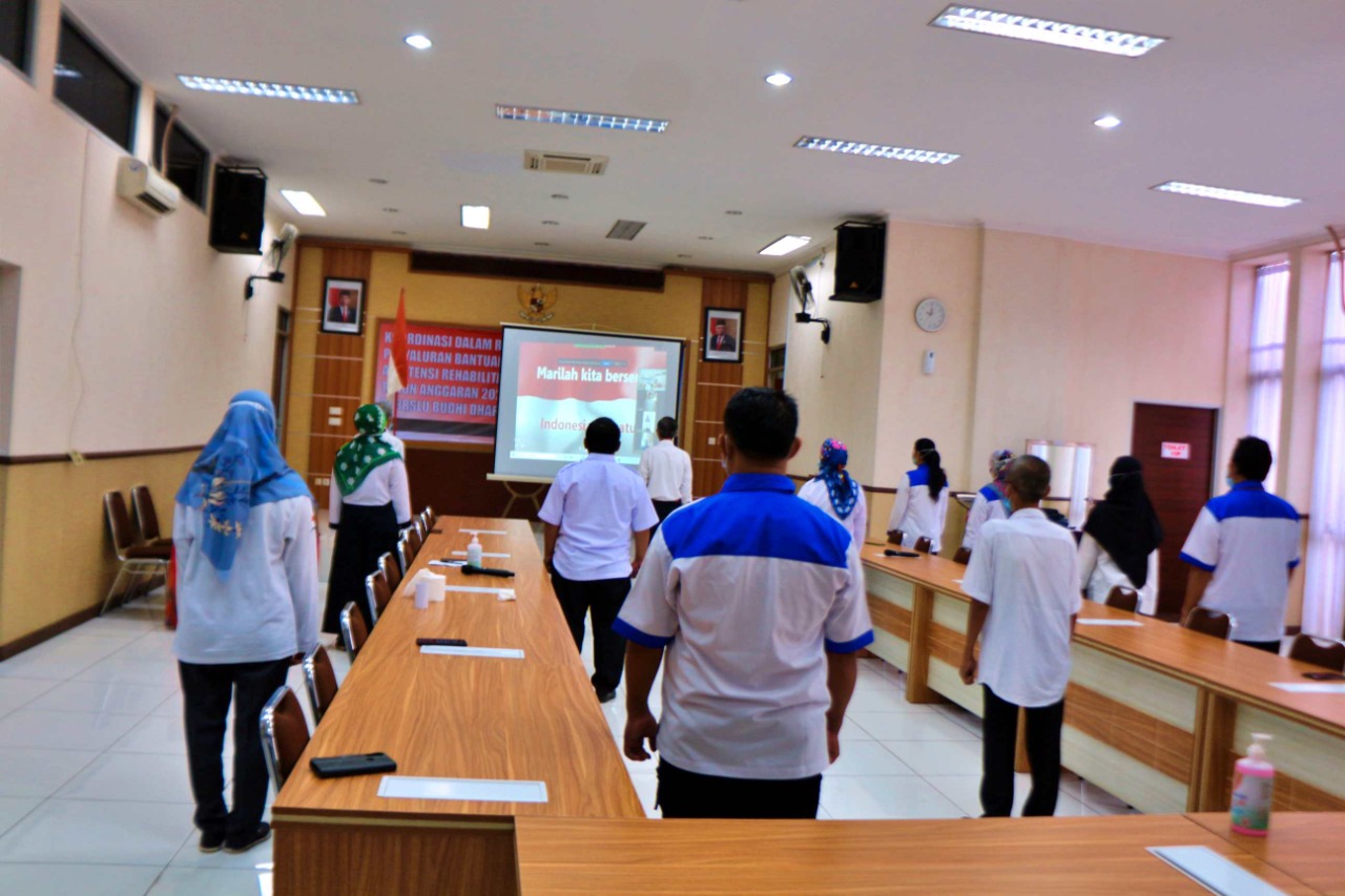 Tingkatkan Rasa Kebangsaan, Balai Lansia "Budhi Dharma" Memperdengarkan Lagu Kebangsaan Indonesia Raya