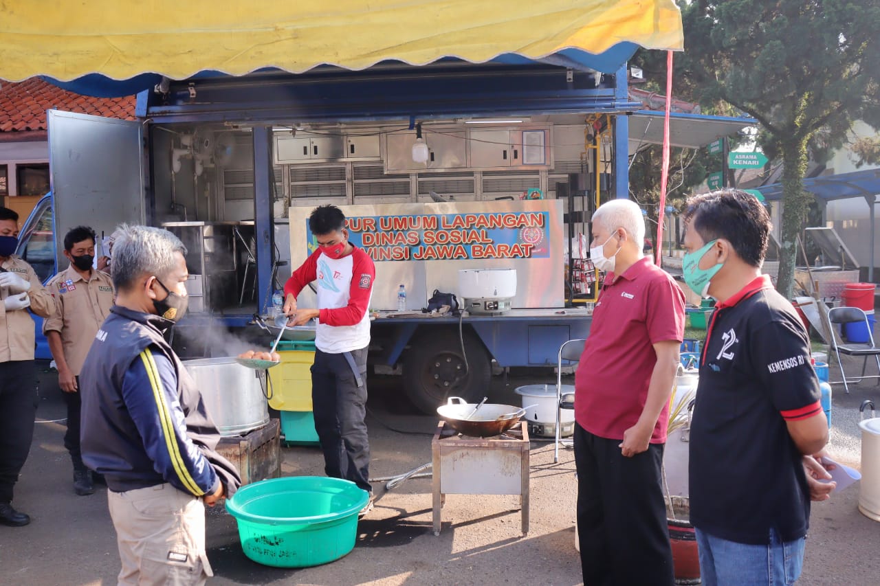 Tanggap Darurat Covid-19, Mensos Dirikan Dapur Umum di Balai Wyata Guna Bandung