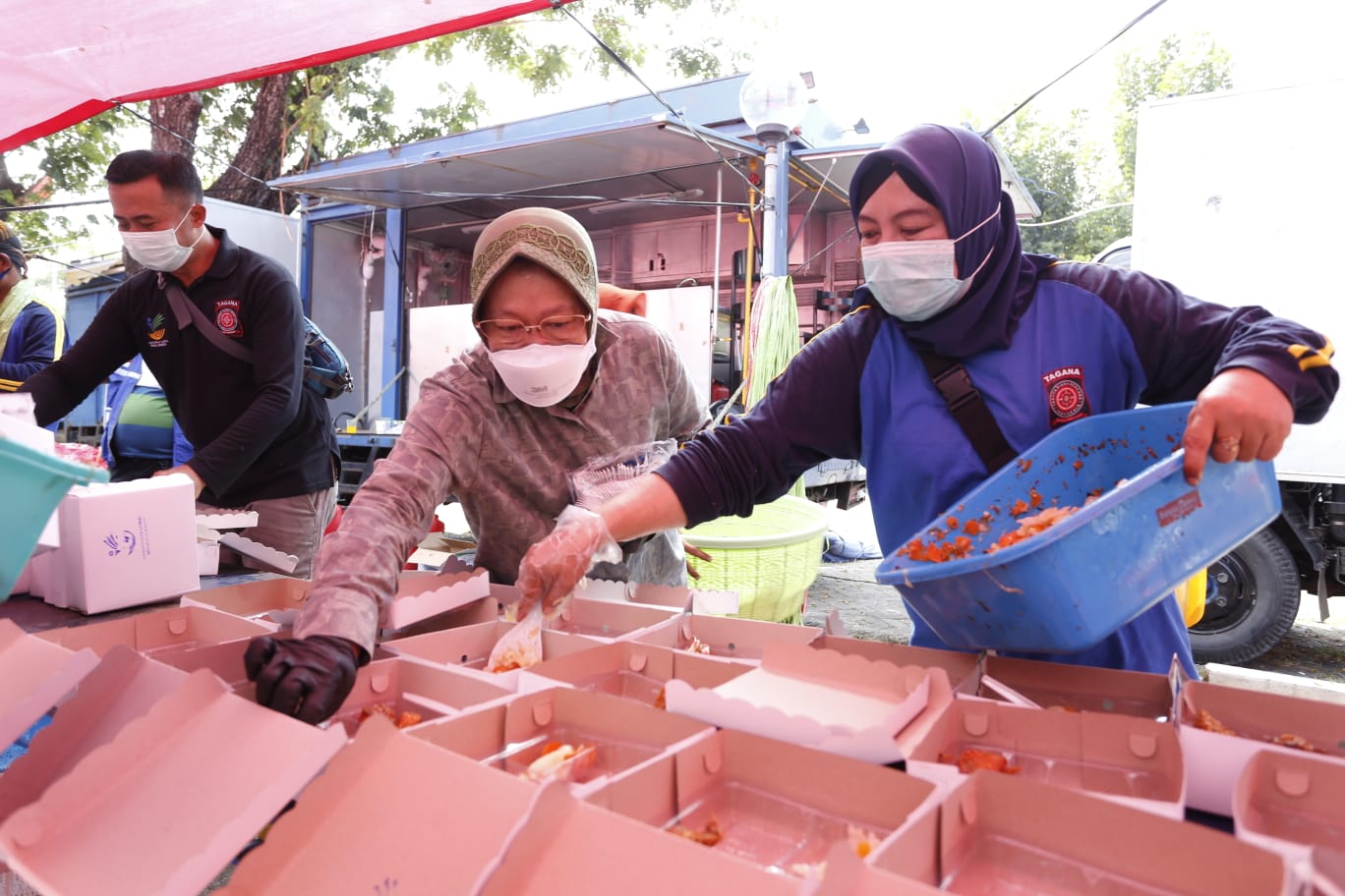 Detak Kehidupan dari Balik Tenda Biru, Dukungan Ribuan Makanan Siap Saji di Masa Kedaruratan