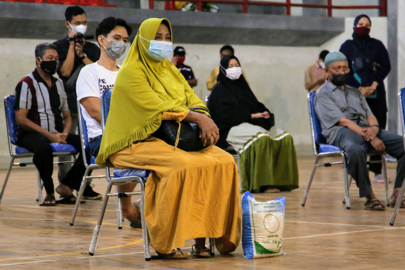 Turun Langsung ke Purwakarta, Mensos Risma Pastikan Bansos telah Tersalur