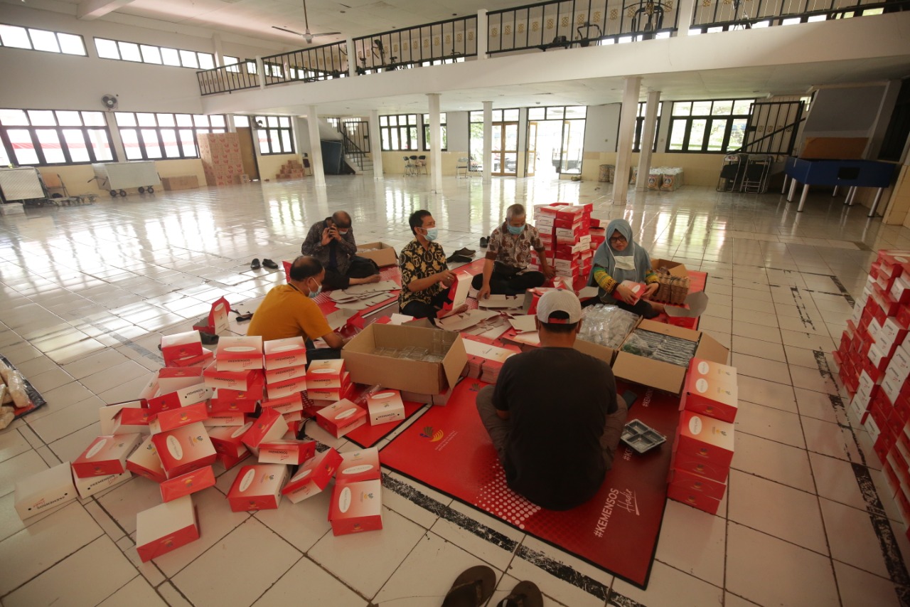 Proses Masak, Kemas, Sampai Distribusi Makanan Siap Saji dari Dapur Umum di BRSPDSN "Wyata Guna" Bandung