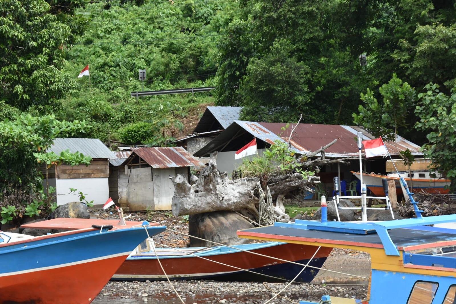 Rumah Calon Penerima Bantuan RS Rutilahu Dampak dari Bencana Gelombang Pasang Mandolang Ditinjau Kelayakannya