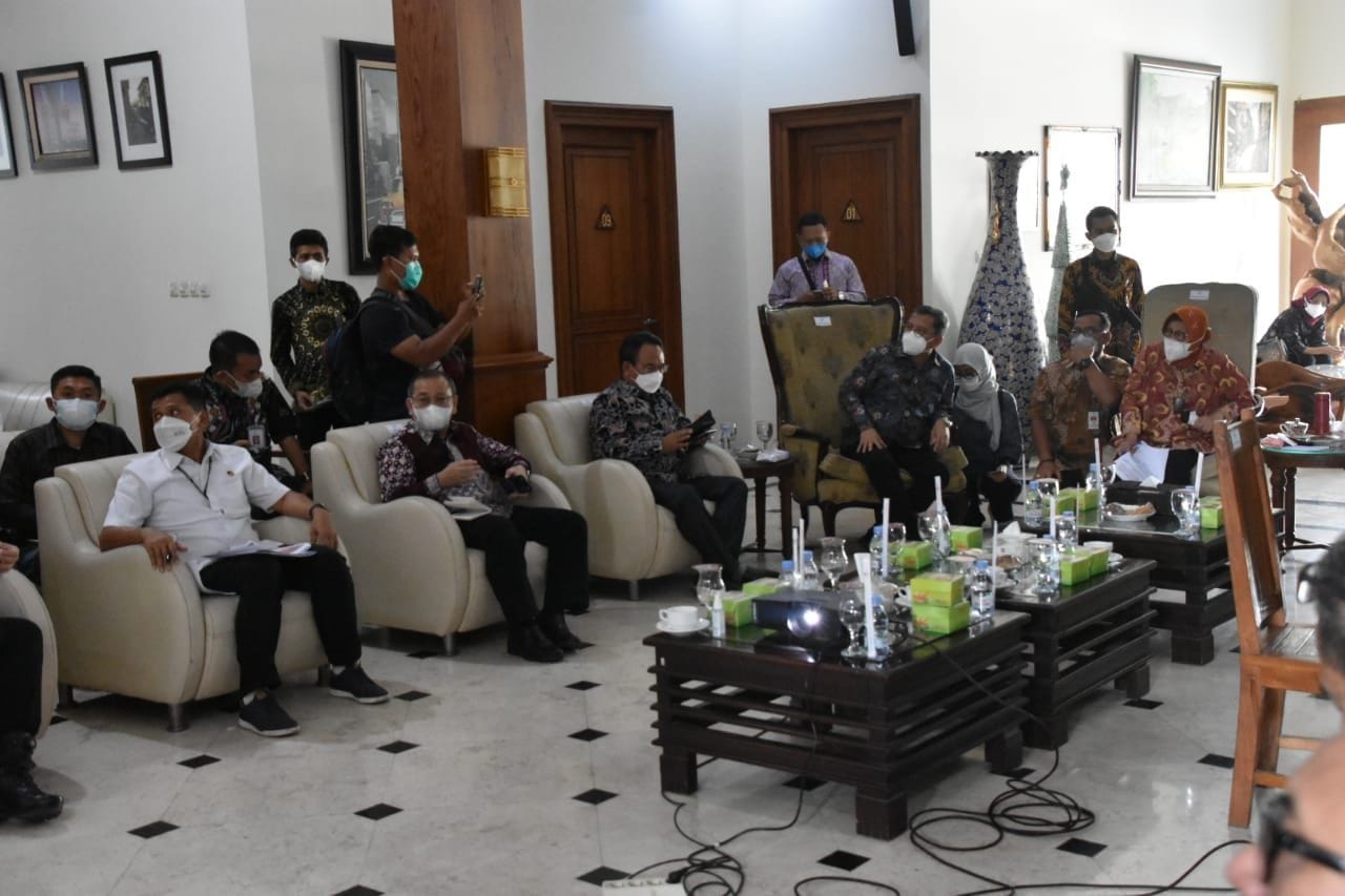 Mensos Pimpin Rapat Rekonsiliasi Data Bansos dengan BNI di Kabupaten Sragen